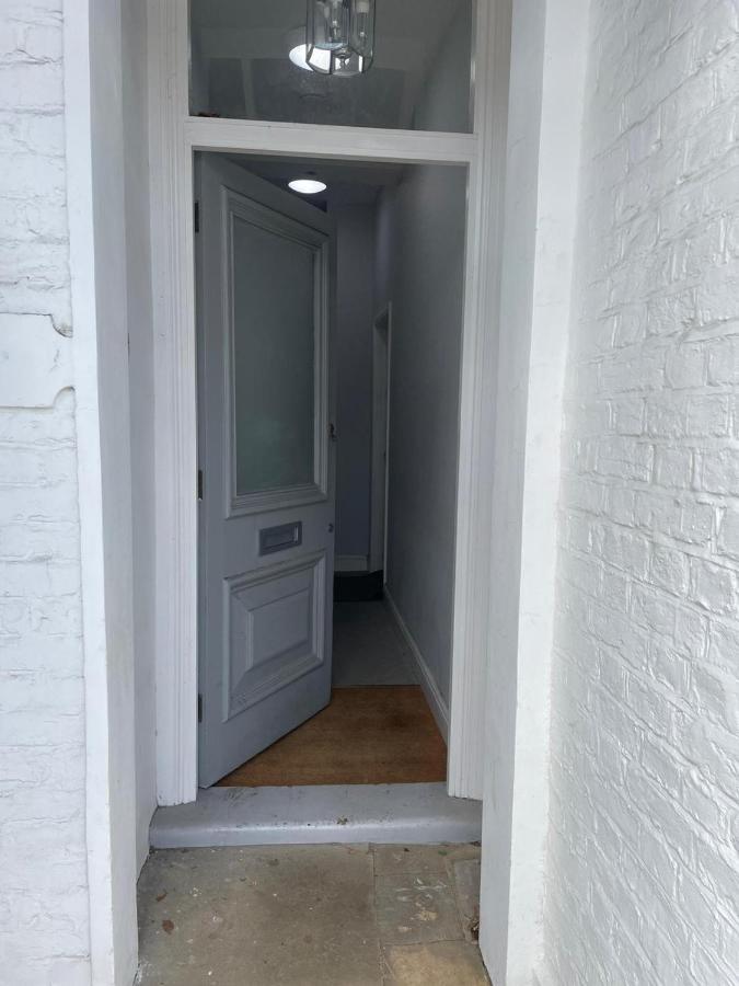Wonderful 3 Bed Flat With Private Garden In Wimbledon - 1 The Queens Διαμέρισμα Λονδίνο Εξωτερικό φωτογραφία
