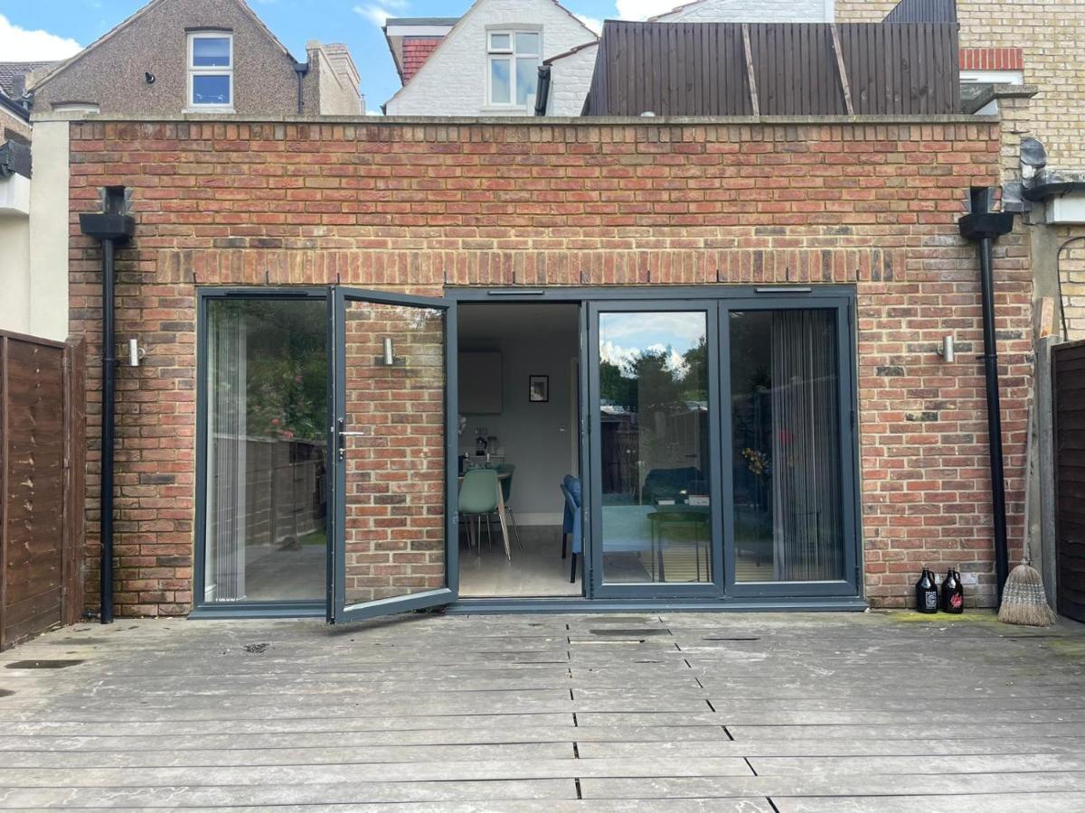 Wonderful 3 Bed Flat With Private Garden In Wimbledon - 1 The Queens Διαμέρισμα Λονδίνο Εξωτερικό φωτογραφία