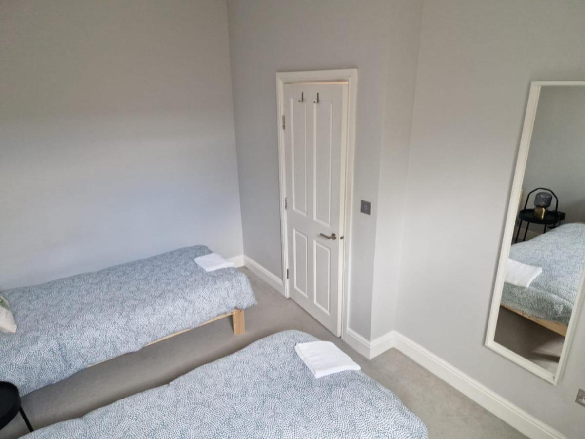 Wonderful 3 Bed Flat With Private Garden In Wimbledon - 1 The Queens Διαμέρισμα Λονδίνο Εξωτερικό φωτογραφία