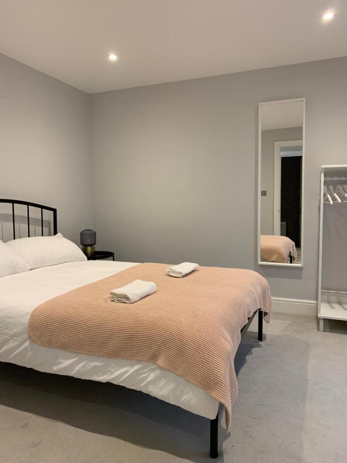 Wonderful 3 Bed Flat With Private Garden In Wimbledon - 1 The Queens Διαμέρισμα Λονδίνο Εξωτερικό φωτογραφία