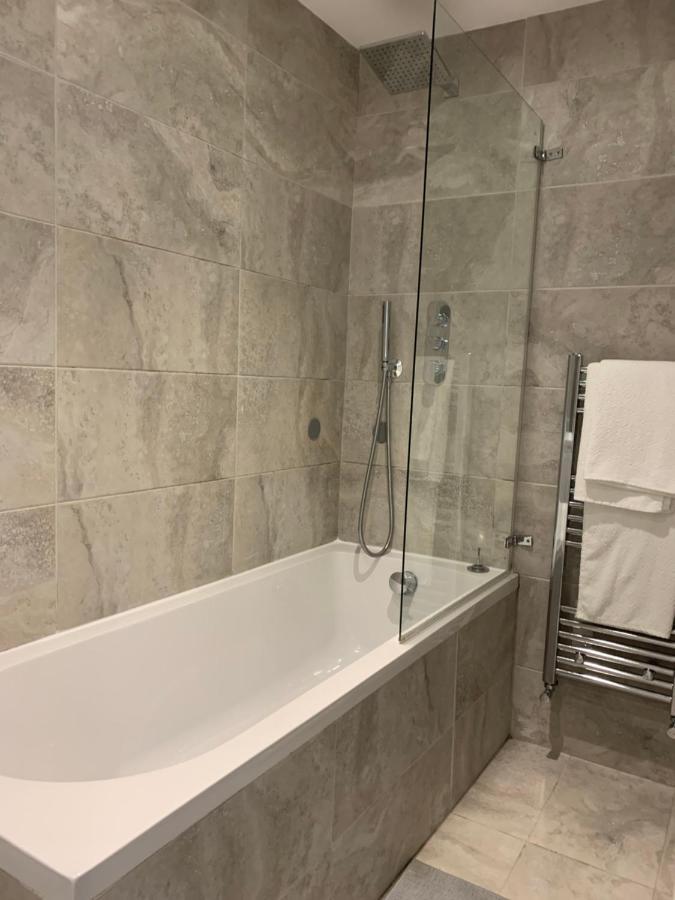 Wonderful 3 Bed Flat With Private Garden In Wimbledon - 1 The Queens Διαμέρισμα Λονδίνο Εξωτερικό φωτογραφία