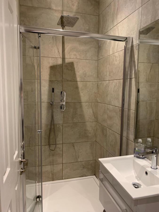 Wonderful 3 Bed Flat With Private Garden In Wimbledon - 1 The Queens Διαμέρισμα Λονδίνο Εξωτερικό φωτογραφία